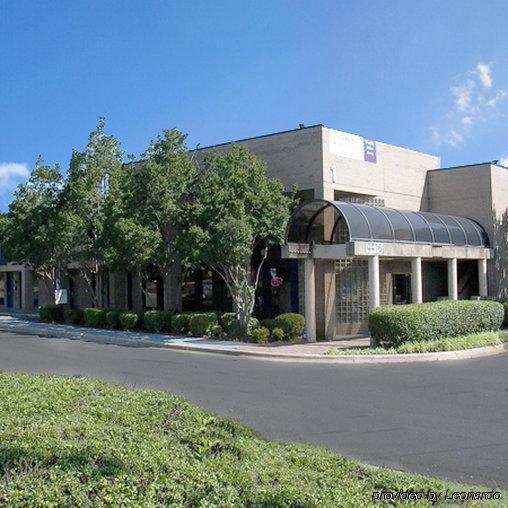 Hotel Econo Airport Near Billy Graham Parkway 2*