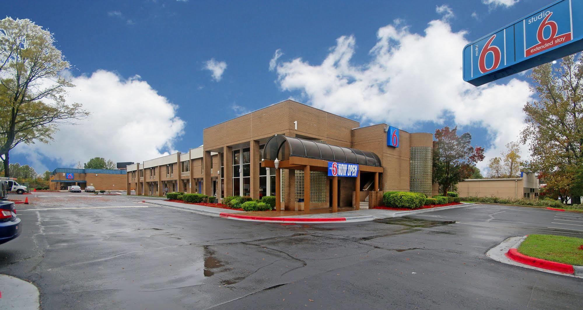 Econo Airport Near Billy Graham Parkway Hotel